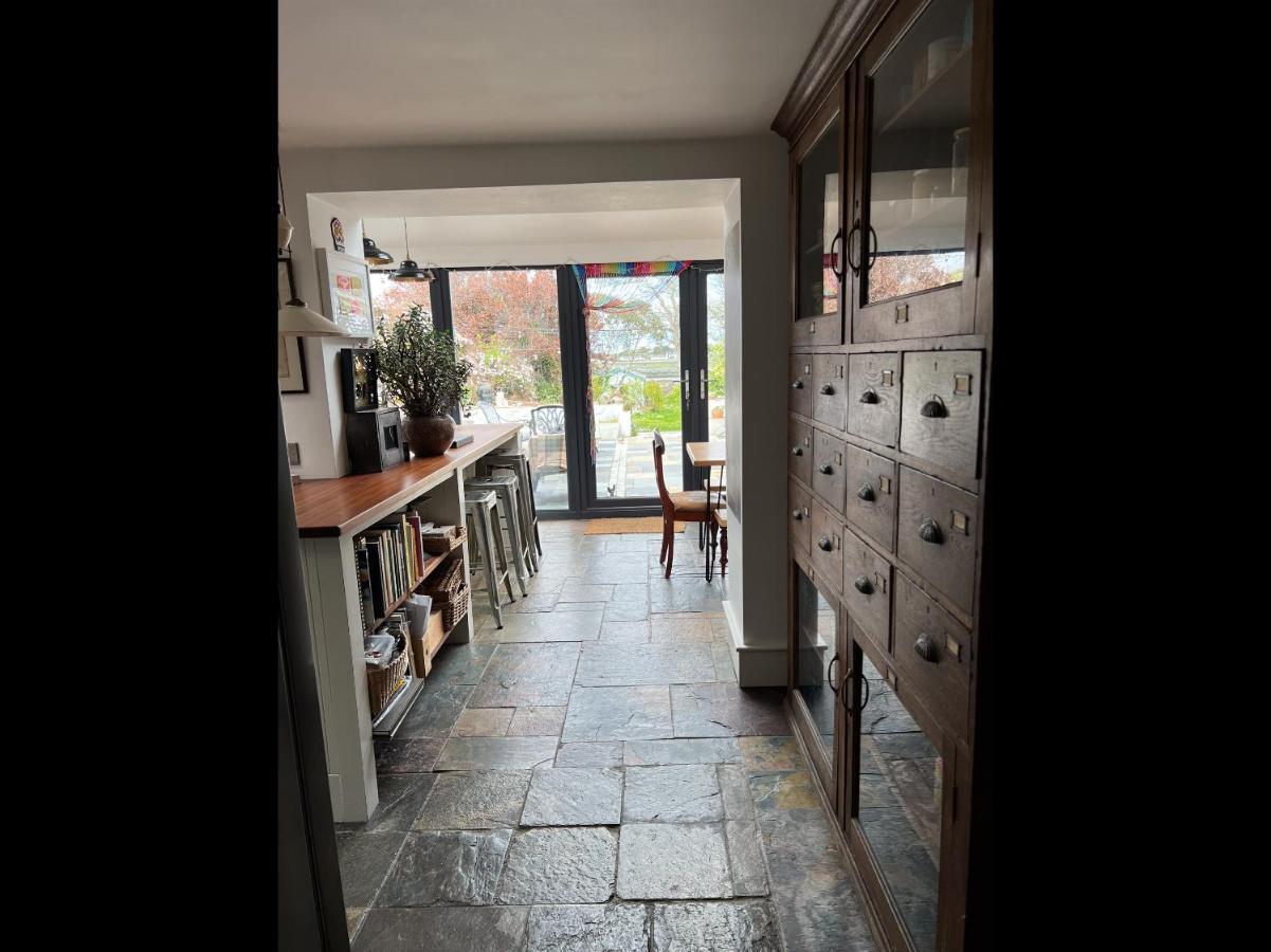Unique Townhouse With Large Garden Down To The Sea Villa Killough Dış mekan fotoğraf